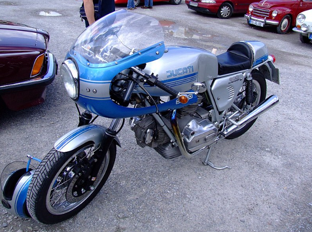 ドカティ900SS 憧れのイタリアンバイクをよく見ると